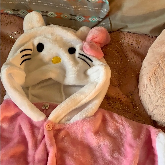 Hello kitty onesie - Picture 3 of 4